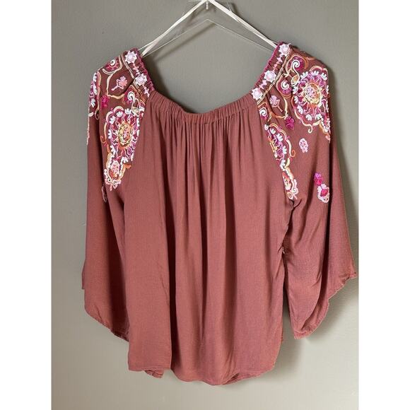 Democracy top Medium 8/10 Off The Shoulder Embroidered BOHO Blouse - Picture 2 of 7